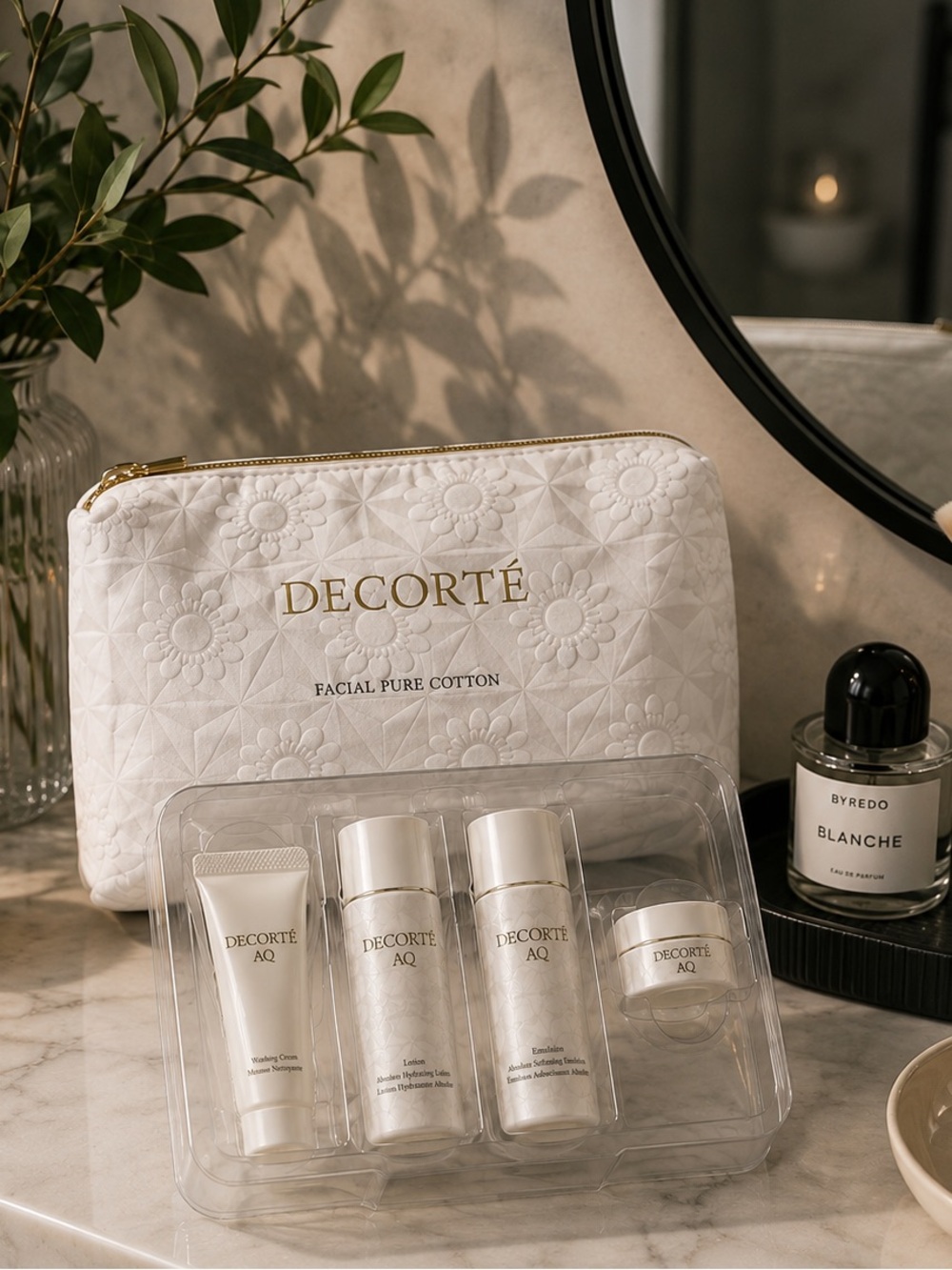 Decorté AQ Women Skincare Travel Set -